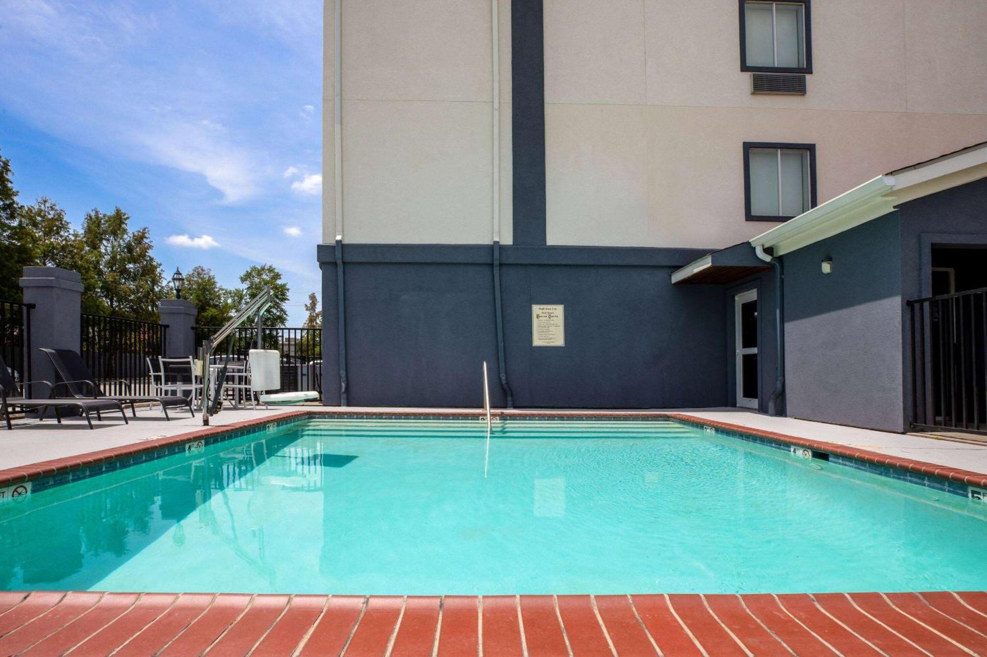 Days Inn By Wyndham Baton Rouge I-10 Prairieville Exterior photo